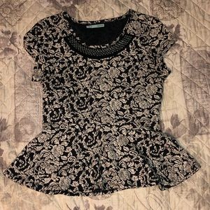 Black/Cream peplum top with short sleeves. Size L